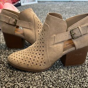 Maurice’s Tan Ankle Boots with Cutout Design